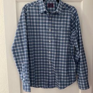 UNTUCKit Men’s Button Down Shirt. Size Large(slim fit) Color is Blue and White.